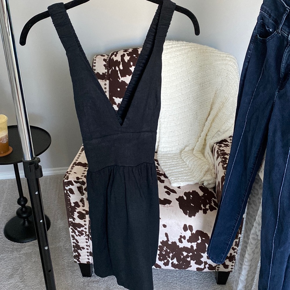 Abercrombie & Fitch Black V‑Neck Sleeveless Dress